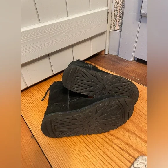 Ugg boots black with zipper and studs - Picture 5 of 7